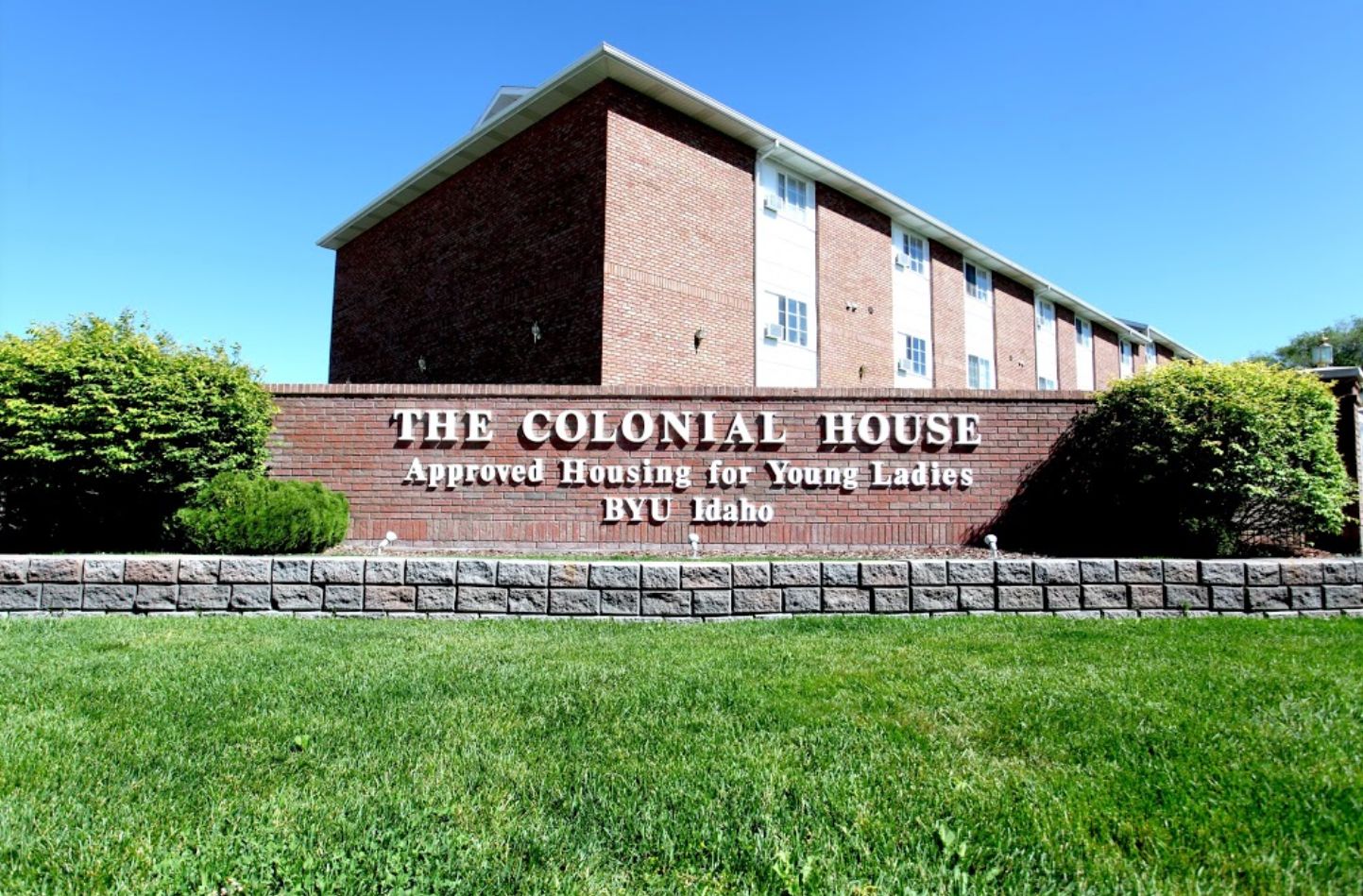 The Colonial House - BYU Idaho Student Housing: 151 W 4th S, Rexburg, ID 83440